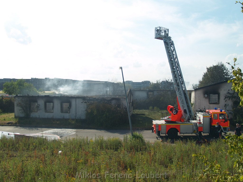 Feuer Koeln Ossendorf Butzweiler Hof neben IKEA P406.JPG